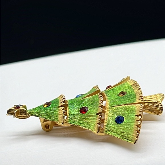 Vintage JJ Christmas Tree brooch pin | gold tone, enamel and rhinestones - Picture 7 of 11